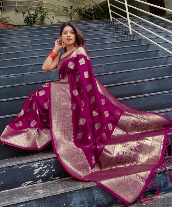 Purple_Woven_Kanjivaram_Soft_Silk__Saree_With_Unstitched_Blouse