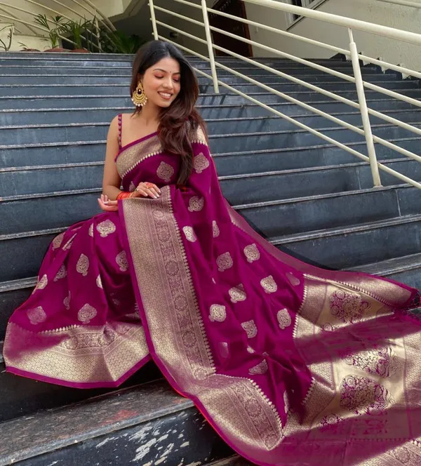 Purple_Woven_Kanjivaram_Soft_Silk__Saree_With_Unstitched_Blouse