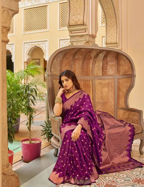 Purple_Woven_Kanjivaram_Soft_Silk__Saree_With_Unstitched_Blouse