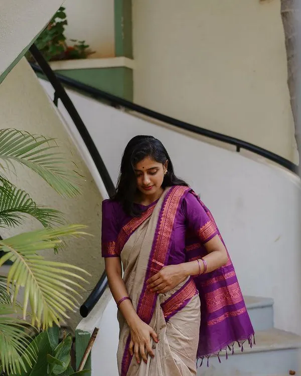 Cream_Wine_Woven_Banarasi_Soft_Silk__Saree_With_Unstitched_Blouse