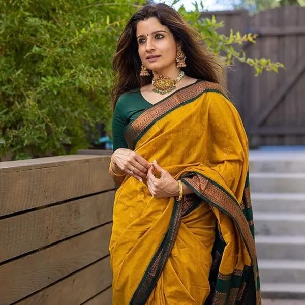 Gold_Green_Woven_Banarasi_Soft_Silk__Saree_With_Unstitched_Blouse