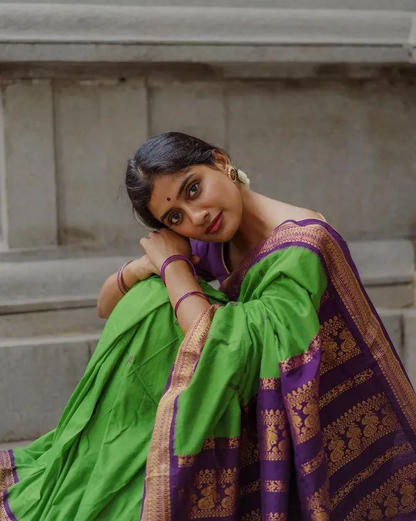 Perot_Wine_Woven_Banarasi_Soft_Silk__Saree_With_Unstitched_Blouse