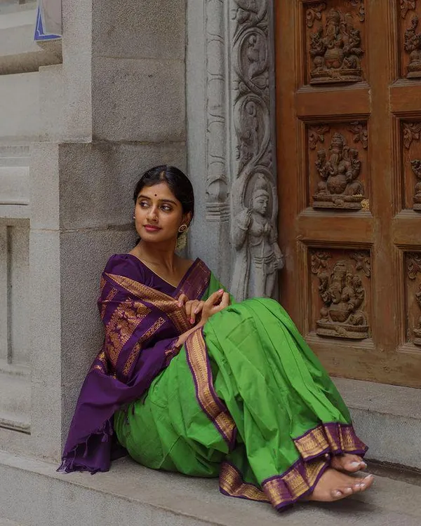 Perot_Wine_Woven_Banarasi_Soft_Silk__Saree_With_Unstitched_Blouse