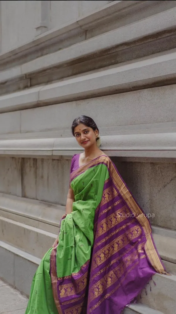 Perot_Wine_Woven_Banarasi_Soft_Silk__Saree_With_Unstitched_Blouse