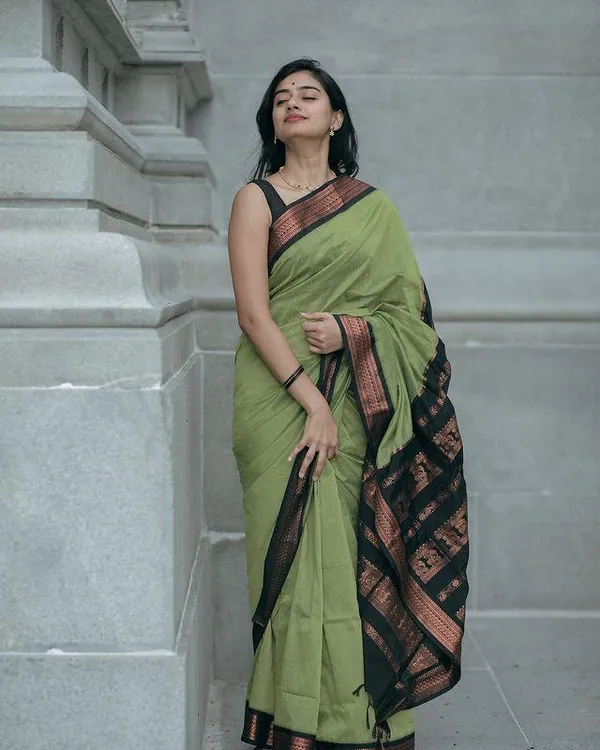 Pissta_Green_Woven_Jacquard_Soft_Silk__Saree_With_Unstitched_Blouse