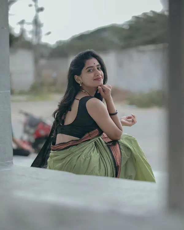 Pissta_Green_Woven_Jacquard_Soft_Silk__Saree_With_Unstitched_Blouse