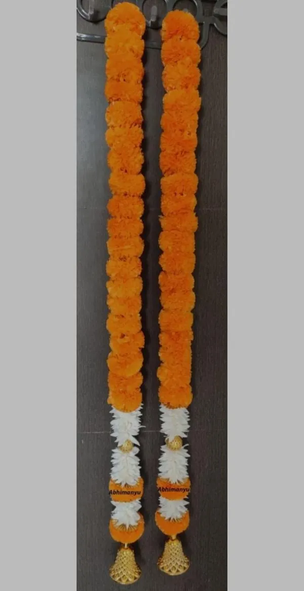 Handmade_Door_Hanging_Bandhanwar_Artificial_Marigold_Flower_and_Arificial_Gajra_4.5_Feet_Lenght(Pack_of_5)_(Orange)