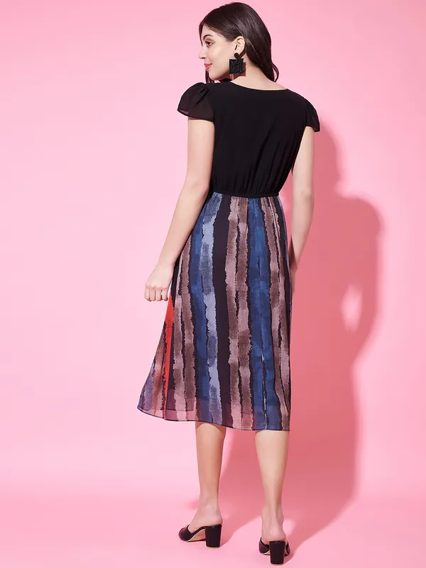 Stripe_Printed_Georgette_Fit_&_Flare_Midi_Dress