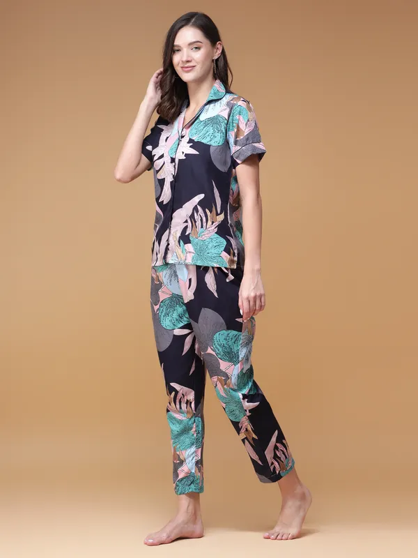Abstract_Printed_Lapel_Collar_Night_suit