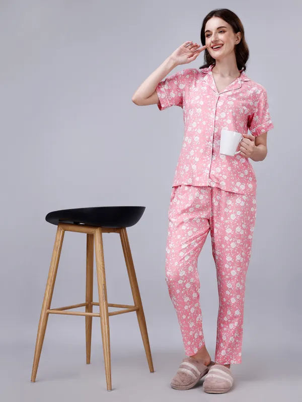 Pink_Floral_Print_Night_Suit_in_Cotton_Blend_For_Women