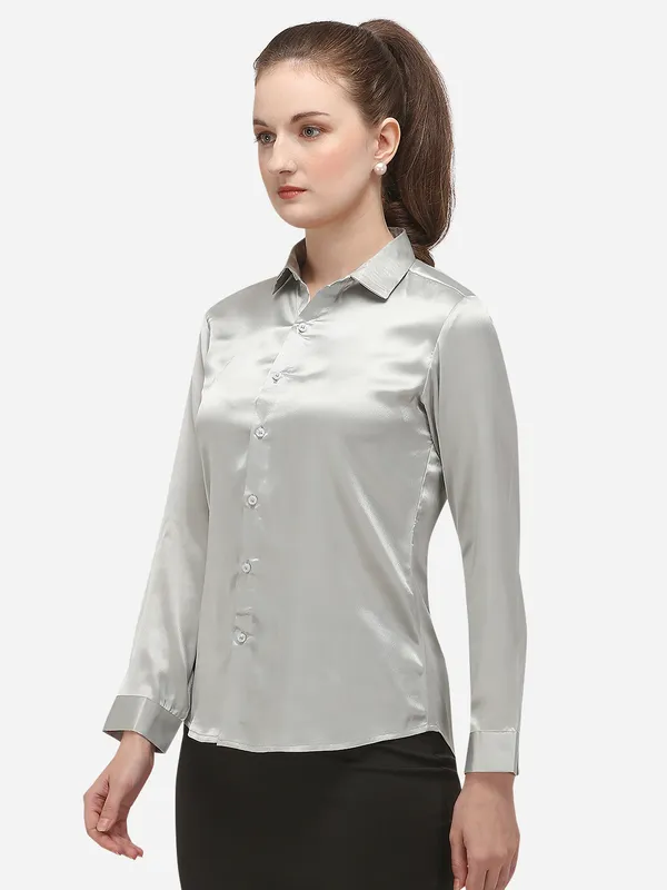 Women_Silver-Toned_Regular_Fit_Solid_Casual_Shirt
