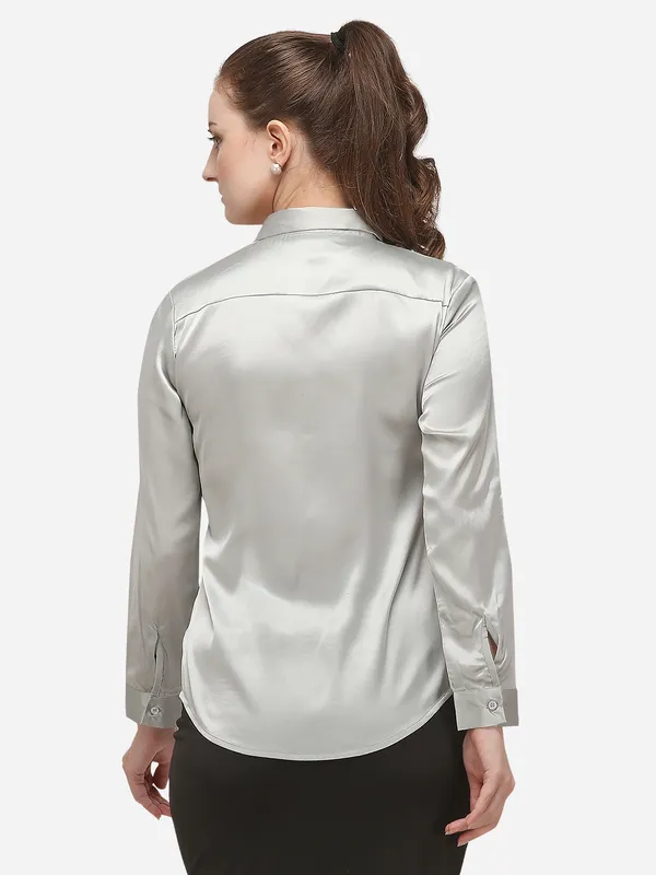 Women_Silver-Toned_Regular_Fit_Solid_Casual_Shirt