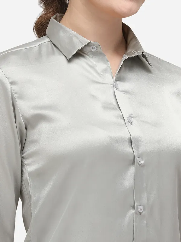 Women_Silver-Toned_Regular_Fit_Solid_Casual_Shirt