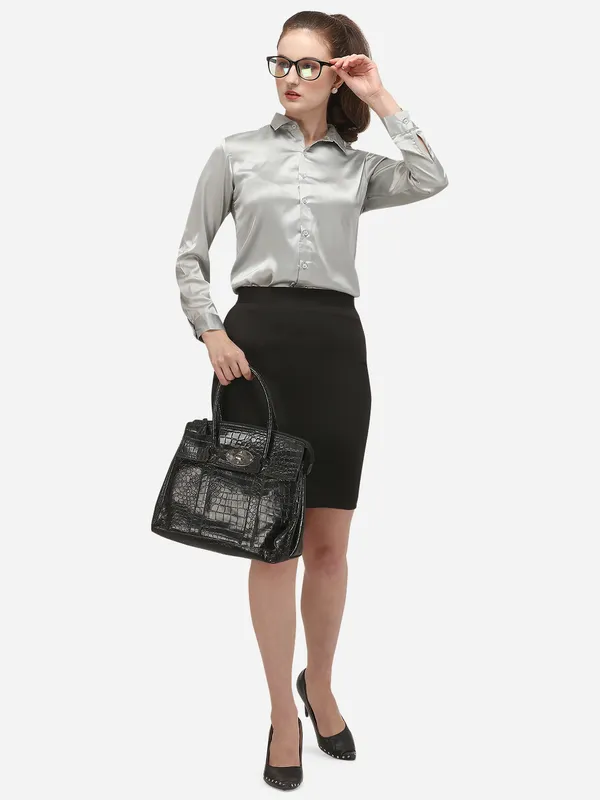 Women_Silver-Toned_Regular_Fit_Solid_Casual_Shirt