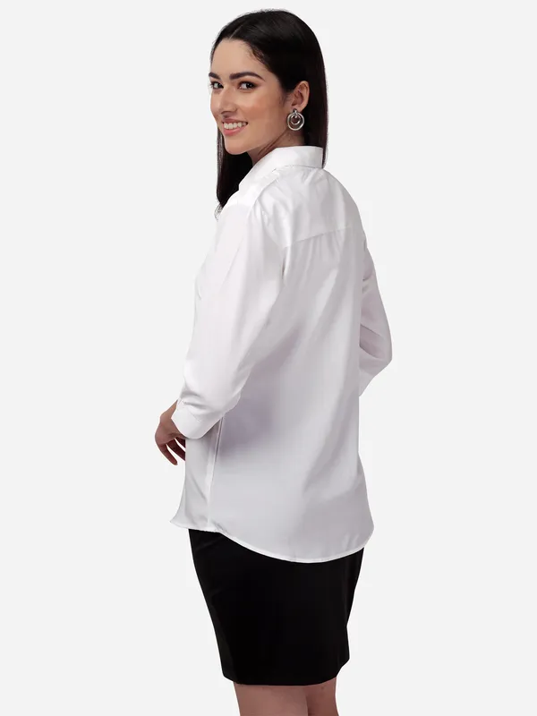Women_Regular_Fit_Solid_Spread_Collar_Casual_Shirt.