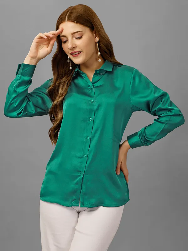 Spread_Collar_Standard-Fit_Tailored_Fit_Satin_Casual_Shirt