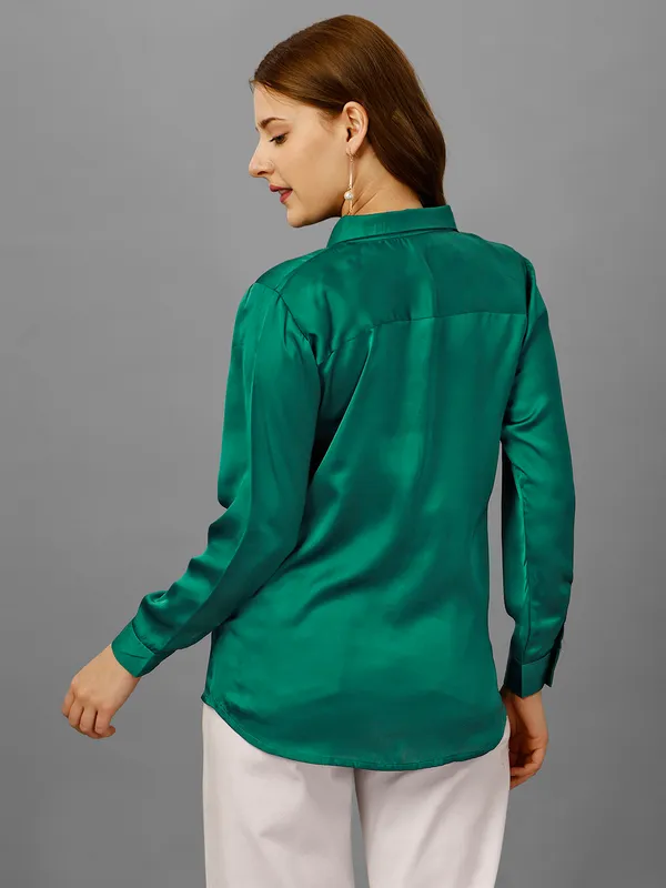 Spread_Collar_Standard-Fit_Tailored_Fit_Satin_Casual_Shirt