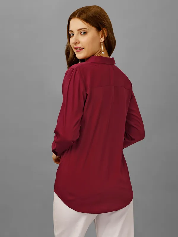 Spread_Collar_Standard-Fit_Tailored-Fit_Satin_Casual_Shirt