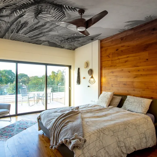 Black_&_White_trees_in_nature_Mural_Wallpaper.