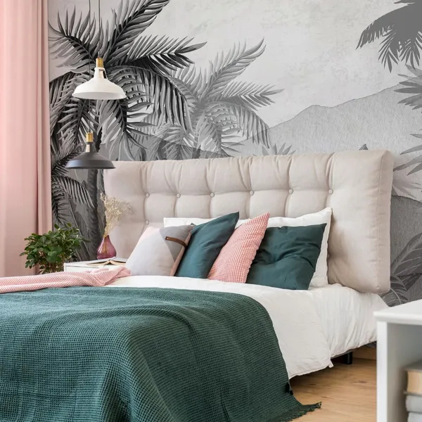 Black_&_White_trees_in_nature_Mural_Wallpaper.