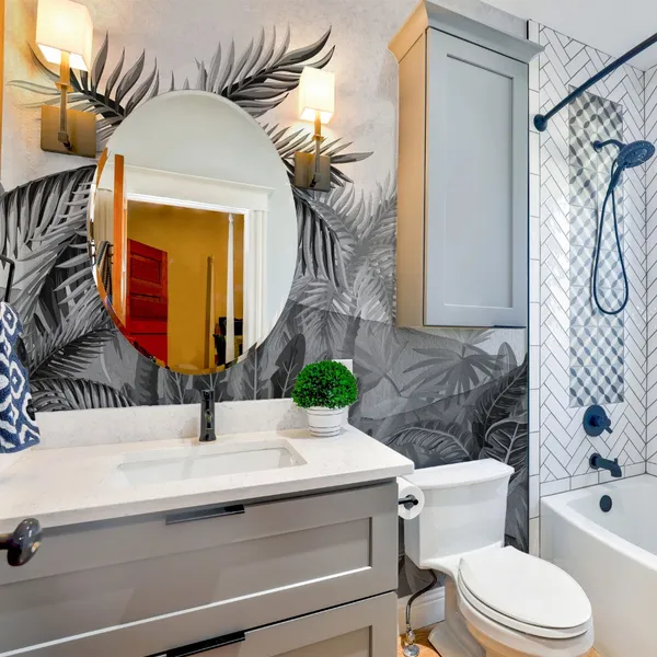 Black_&_White_trees_in_nature_Mural_Wallpaper.