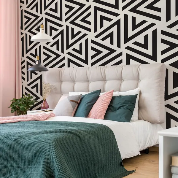 Black_triangles_on_white_color_illustration_Mural_Wallpaper.