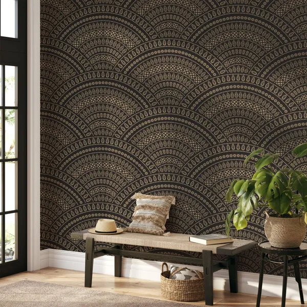 Vector_abstract_seamless_geometric_wavy_background_of_golden_and_black_fans_in_the_shape_of_decorative_feathers_and_banners_with_ethnic_patterns.