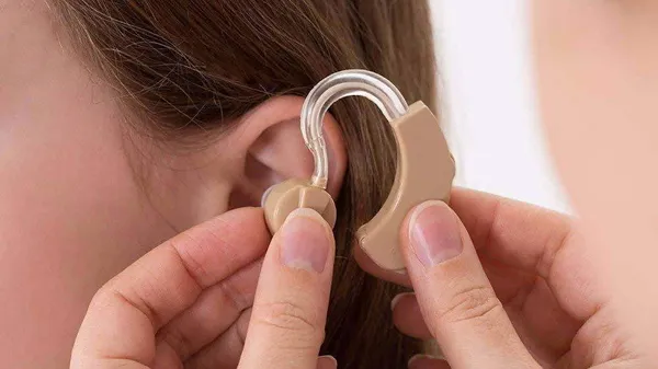 Cyber_Sonic_hearing_machine_with_1_Piece_Ear_Amplifier_With_6_made_in_Germany_Batteries