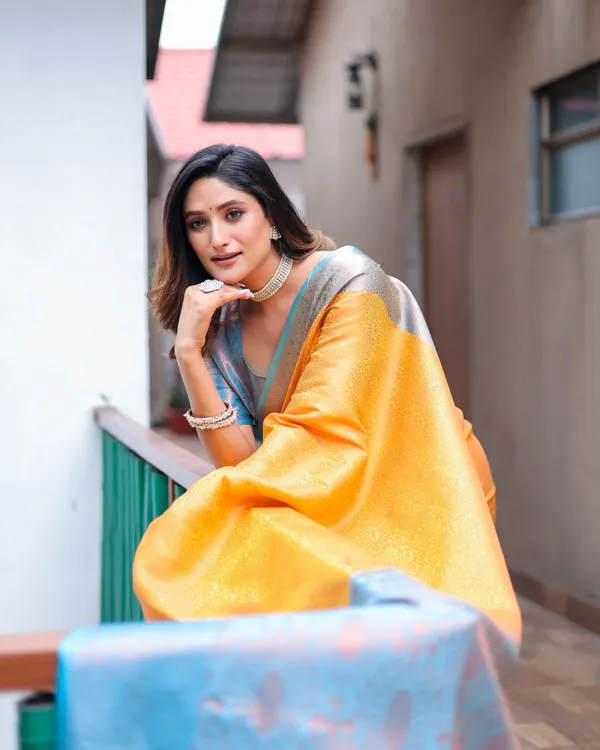 Mustard_Silk_Blend_Saree_for_Women