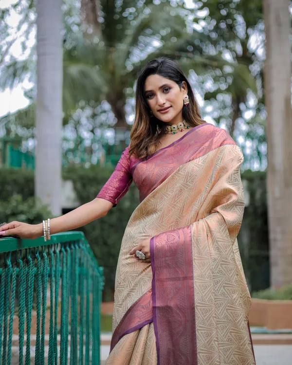 Cream_Silk_Blend_Saree_for_Women
