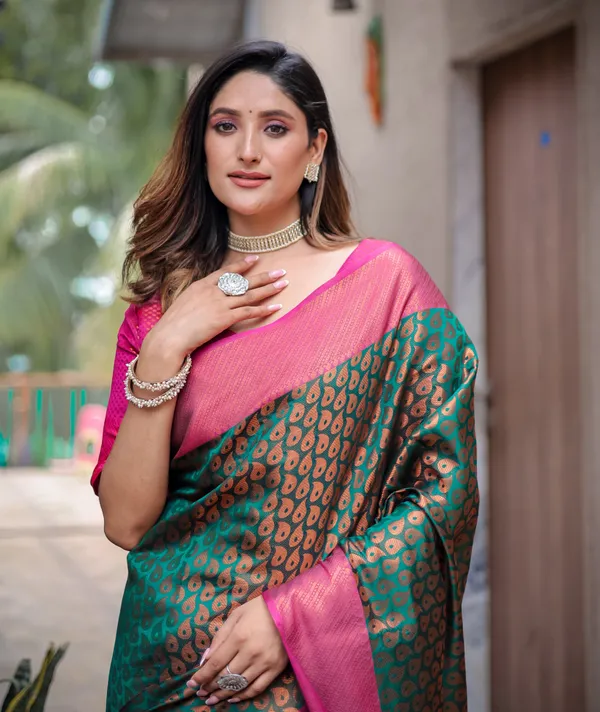 Dark_Green_Silk_Blend_Saree_for_Women