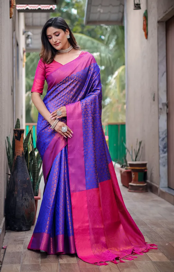 Dark_Green_Silk_Blend_Saree_for_Women