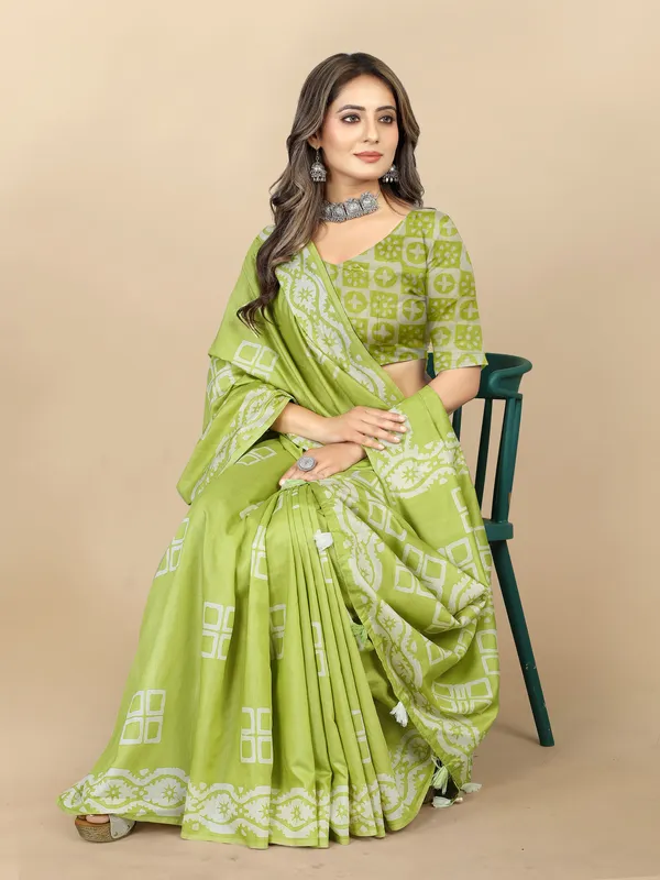 Green_Cotton_Blend_Saree_for_Women