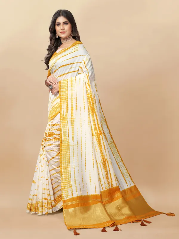 Yellow_Cotton_Blend_Saree_for_Women