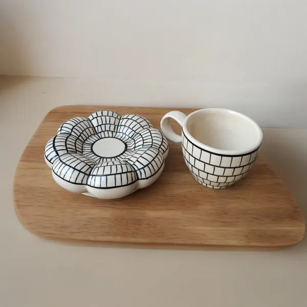 Handcrafted_Grid-Pattern_Ceramic_Cup_and_Saucer_Set