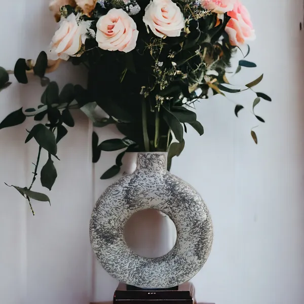 6_Inch_Ceramic_Donut_Vase_|_Flower_Vase_Pampas_Grass_Vase_for_Bedroom_and_Dinning_Table_|_6_Inch