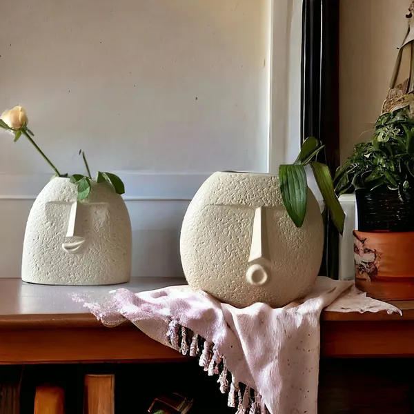 https://cdn-image.blitzshopdeck.in/ShopdeckCatalogue/tr:f-webp,w-600,fo-auto/65fc37fa02d8dc3ec18ca262/media/Madarks_Antique_Face_Vase__White_Flower_Vase__Ceramic_Vase__Pack_of_2__Stylish_Vases_and_Flower_Pot_9TCCUSMWG5_2024-05-13_1.jpg__Madarks