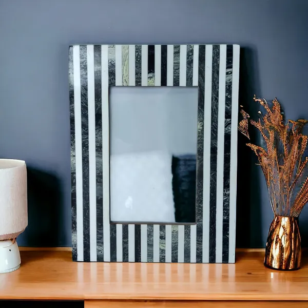Wood_&_Resin_Stripe_Pattern_4x6_Inches_Decorative_Table_wall_Shelves_Photoframes_For_Home_D?cor_Pack_of_1_Color_White_&_Grey