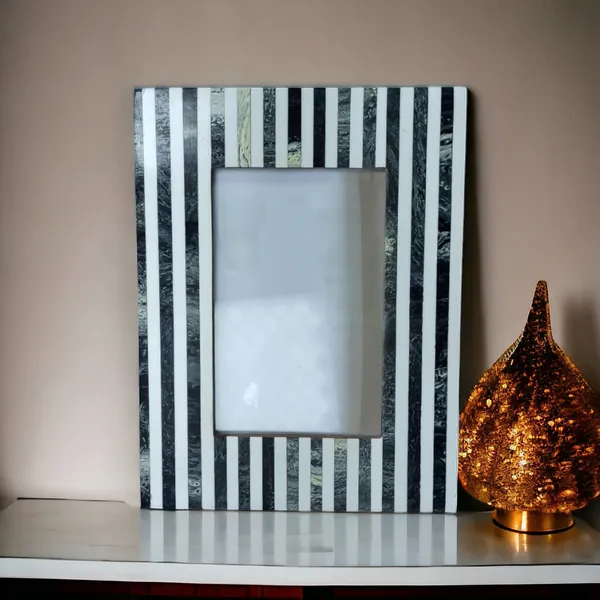 Wood_&_Resin_Stripe_Pattern_4x6_Inches_Decorative_Table_wall_Shelves_Photoframes_For_Home_D?cor_Pack_of_1_Color_White_&_Grey