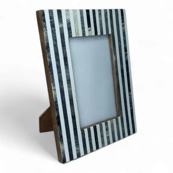 Wood_&_Resin_Stripe_Pattern_4x6_Inches_Decorative_Table_wall_Shelves_Photoframes_For_Home_D?cor_Pack_of_1_Color_White_&_Grey
