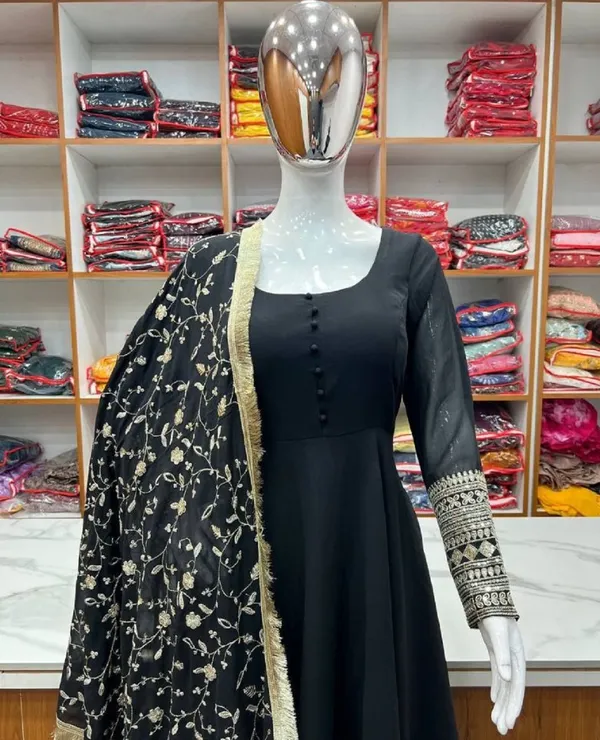 Black_Women_Kurta_Pant_Dupatta_Set