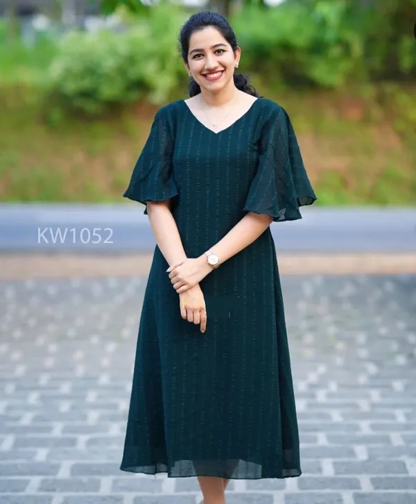 Green_Women_Solid_A-line_Kurta