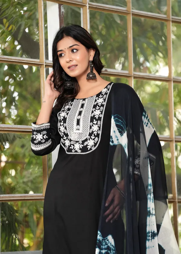 Black_Viscose_Rayon_Embroidered_Ethnic_Set_For_Women
