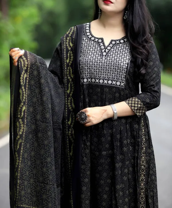 Black_Cotton_Rayon_Printed_Ethnic_Set_For_Women