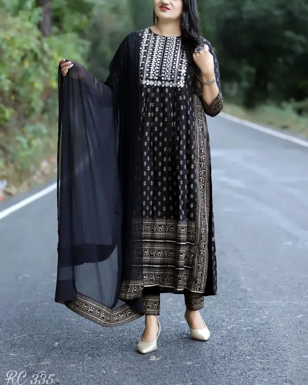 Black_Cotton_Rayon_Printed_Ethnic_Set_For_Women