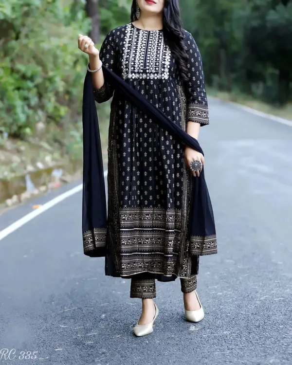 Black_Cotton_Rayon_Printed_Ethnic_Set_For_Women