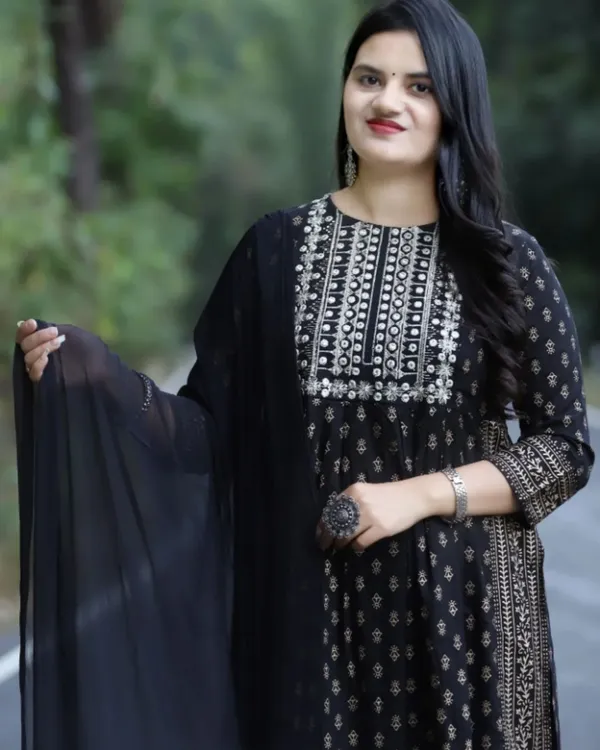 Black_Cotton_Rayon_Printed_Ethnic_Set_For_Women
