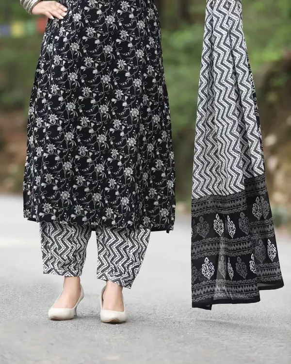 Black_Cotton_Rayon_Printed_Ethnic_Set_For_Women