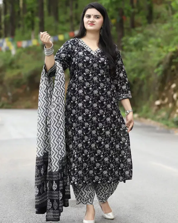 Black_Cotton_Rayon_Printed_Ethnic_Set_For_Women