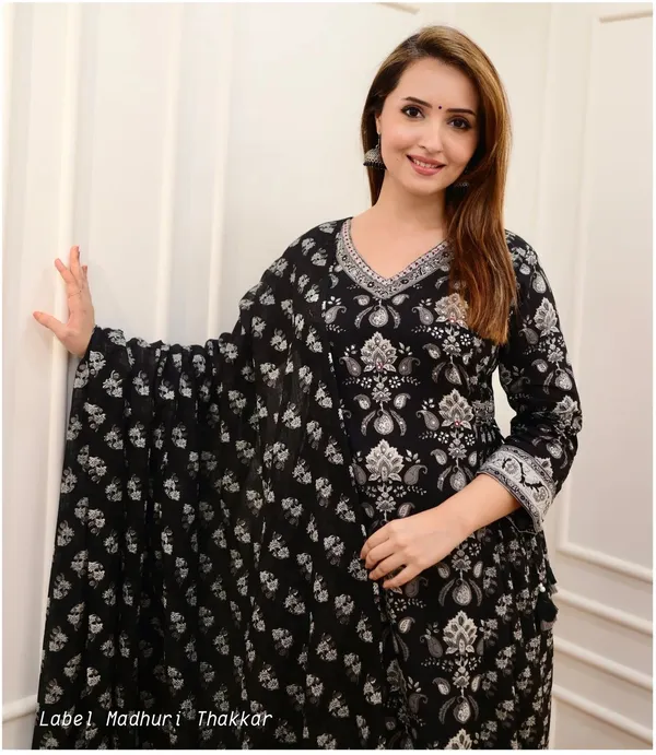 Black_Cotton_Rayon_Printed_Ethnic_Set_For_Women